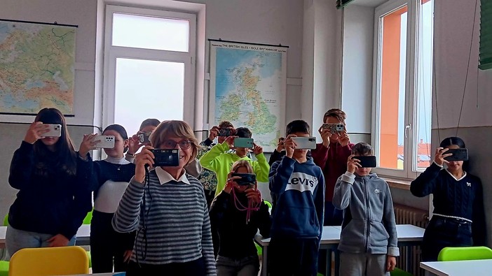 Gli studenti di Carrù e Rocca de' Baldi vestono i panni di artisti, chef e giornalisti per la "Settimana Arcobaleno" Gli studenti di Carrù e Rocca de' Baldi vestono i panni di artisti, chef e giornalisti per la "Settimana Arcobaleno"