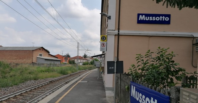 Disagi al passaggio a livello al Mussotto, il Comune di Alba guarda oltre il guasto: “Serve un piano di ammodernamento della linea” Disagi al passaggio a livello al Mussotto, il Comune di Alba guarda oltre il guasto: “Serve un piano di ammodernamento della linea”