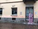 Alba, sede elettorale del centrodestra imbrattata con vernice viola