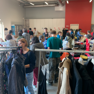 Trecento passaggi e migliaia di abiti scambiati allo Swap party di Oasi Giovani a Savigliano Trecento passaggi e migliaia di abiti scambiati allo Swap party di Oasi Giovani a Savigliano