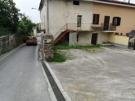 Rocca Cigliè, la strada in centro paese è troppo stretta: Provincia e Comune siglano un protocollo d'intesa