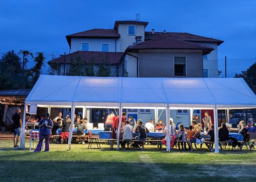 “Piccoli frutti di prossimità”: nell’area verde di via Fontanelle torna il cinema all’aperto e un ricco programma di eventi di comunità “Piccoli frutti di prossimità”: nell’area verde di via Fontanelle torna il cinema all’aperto e un ricco programma di eventi di comunità