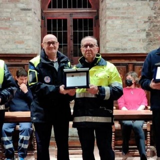Le celebrazioni dei 25 anni del gruppo di Protezione Civile con Franco Sampò al centro