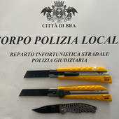 Bra, in auto con un coltello e due cutter: trentenne denunciato dalla Polizia Locale