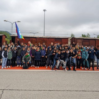 Toccante visita didattica per gli alunni di Carrù nel segno del ricordo [FOTO]