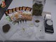 I soldi e le sostanze stupefacenti sequestrati dalla Polizia di Stato a Piasco