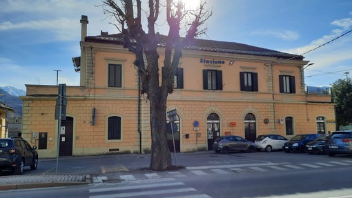 La stazione ferroviaria di Borgo San Dalmazzo. Grazie ai fondi del bando “Vermenagna-Roya II” ospiterà l'ufficio turistico e una sala multimediale