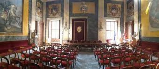 Il salone d'onore del municipio di Cuneo