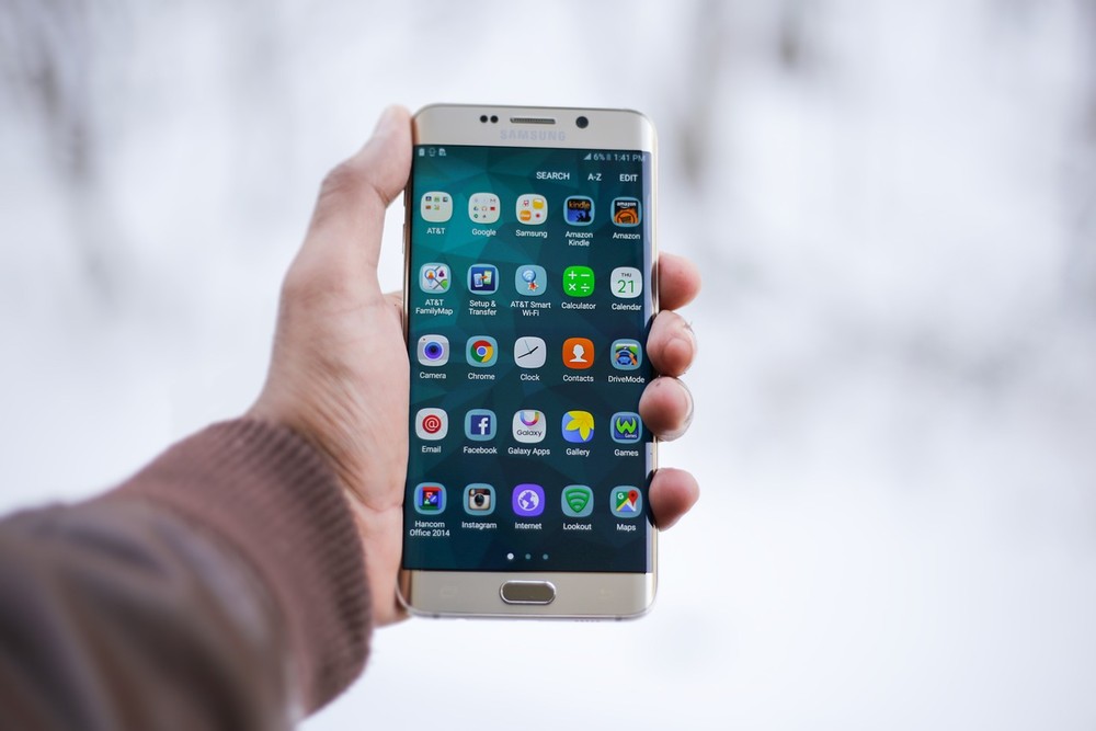 Dal ritrovamento di uno smartphone in uso al collaboratore il processo in corso davanti al Tribunale di Cuneo