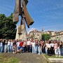 Saluzzo, foto ricordo degli studenti del liceo Classico Bodoni con la loro professoressa Paola Giordana