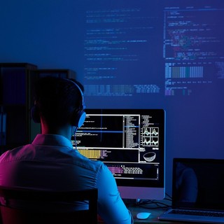 Innovazione nella Manutenzione 4.0: il connubio tra CMMS e AI per l’industria del futuro Innovazione nella Manutenzione 4.0: il connubio tra CMMS e AI per l’industria del futuro