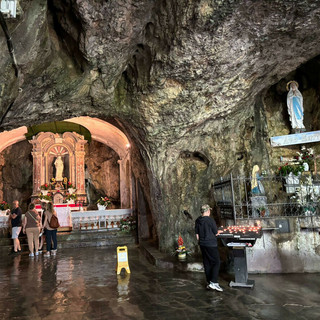 Oggi la messa Pentecoste nella chiesa nella grotta di Santa Lucia a Villanova Mondovì