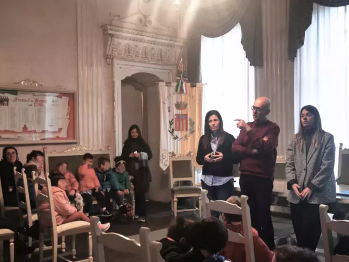 A Busca piccoli cittadini crescono: visita al Municipio per la Scuola dell’Infanzia