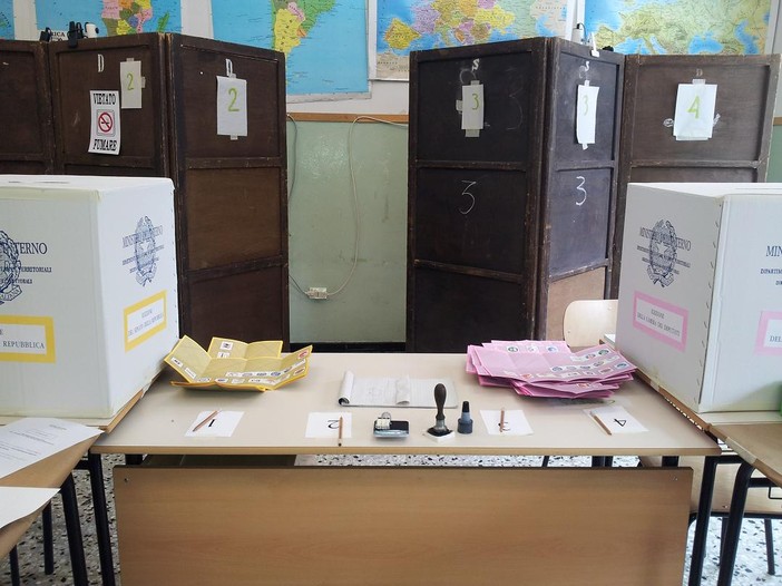 Seggi a scuola, la sindaca di Cuneo risponde: "Non ci sono spazi alternativi che rispondano ai criteri di legge"