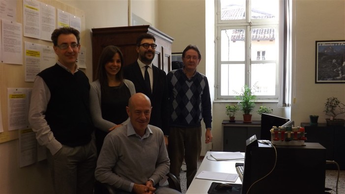 Saluzzo, Suap: alla scrivania Fulvio Senestro, da sn Adriano Rossi, Francesca Neberti, Mauro Calderoni, Giovanni Beltrando