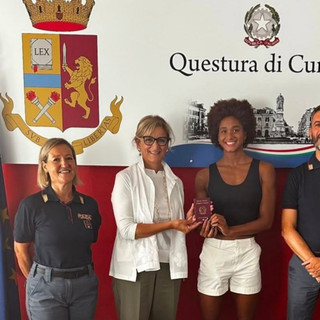 "Esempio di talento, impegno e determinazione": i complimenti del questore a Sara Curtis "Esempio di talento, impegno e determinazione": i complimenti del questore a Sara Curtis