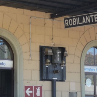 Sul Cuneo-Ventimiglia il bagno è out e il treno si ferma a Robilante per permettere ai passeggeri di scendere e andare ai servizi