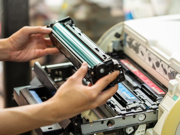 Stampanti laser o a getto d’inchiostro? Per chi stampa spesso, la risposta è nel toner