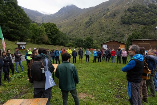 Noau promuove la terza edizione piemontese e transfrontaliera della Scuola di Ecologia Politica in Montagna Noau promuove la terza edizione piemontese e transfrontaliera della Scuola di Ecologia Politica in Montagna