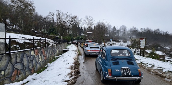 Maltempo e neve non scoraggiano i radunisti del "Safari d'epoca"