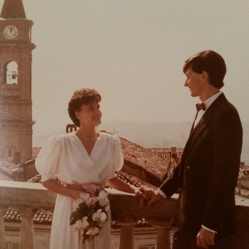 Un bellissimo attestato d'amore a 30 anni dal matrimonio: oggi, come allora, splende il sole