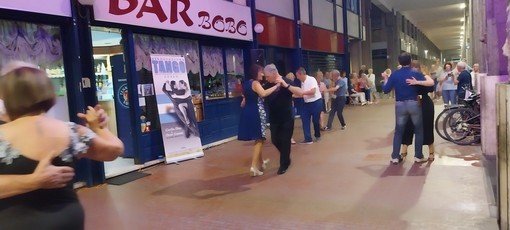 Milonga sotto i portici, a Cuneo una serata di tango in Corso Giolitti Milonga sotto i portici, a Cuneo una serata di tango in Corso Giolitti