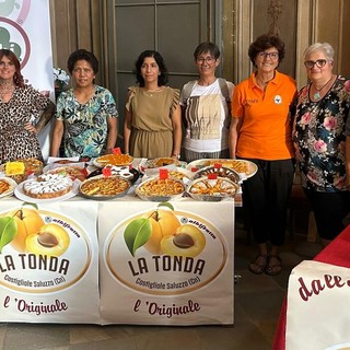 Domenica 12 luglio Costigliole Saluzzo celebra l’Albicocca Tonda, tra novità, golosità e grande passione Domenica 12 luglio Costigliole Saluzzo celebra l’Albicocca Tonda, tra novità, golosità e grande passione