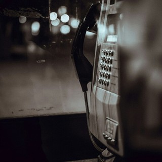 Un Piacere che Resiste e si Reinventa nell'Era Digitale