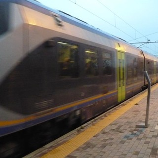 Cuneo-Torino in ritardo di 58 minuti. Trenitalia si scusa offrendo la colazione ai passeggeri Cuneo-Torino in ritardo di 58 minuti. Trenitalia si scusa offrendo la colazione ai passeggeri