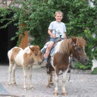 Zoccoli di Pasqua al Pony Club La Casa nella Prateria di Bernezzo Zoccoli di Pasqua al Pony Club La Casa nella Prateria di Bernezzo