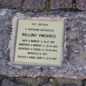 La targhetta posta dal Comune per Vincenzo Bellino nel 2020 La targhetta posta dal Comune per Vincenzo Bellino nel 2020