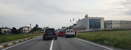 Tamponamento tra 5 auto in corso Francia, lunghe code fra Borgo San Dalmazzo e Cuneo