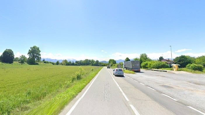 Un tratto della strada su cui passerà la ciclabile progettata Un tratto della strada su cui passerà la ciclabile progettata