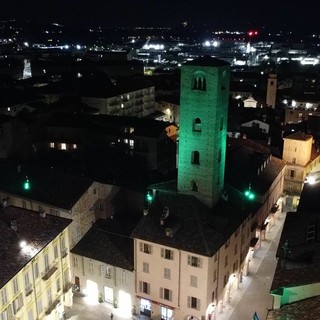 Le torri di Alba si illuminano di verde nella Giornata Mondiale della Salute Mentale