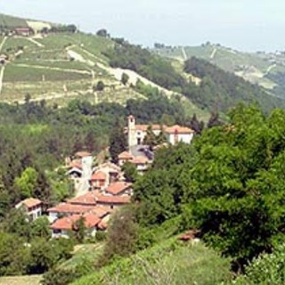 Trezzo Tinella, si inaugura il rinnovato punto panoramico "Donna di Langa" Trezzo Tinella, si inaugura il rinnovato punto panoramico "Donna di Langa"