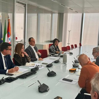 Ex Ilva: salta il tavolo nazionale con le parti sociali, ma non quello con la Regione Ex Ilva: salta il tavolo nazionale con le parti sociali, ma non quello con la Regione