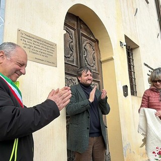 Mombasiglio ricorda Riccardo Selini e la sua famiglia con una targa: salvarono il castello che oggi è polo culturale