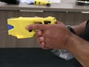La proposta di Mallone: “Diamo il Taser alla Polizia Locale di Cuneo”. E Clerico lascia una porta aperta