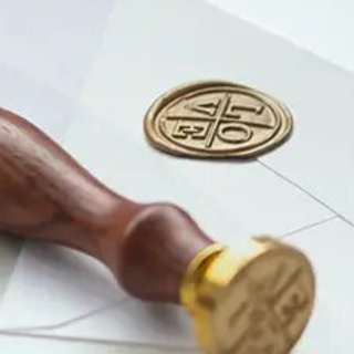 Timbri personalizzati e sigilli per ceralacca: come rafforzare la brand identity