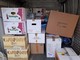 Alcuni scatoloni pronti per essere spediti alla Caritas a favore del popolo dell'Ucraina