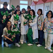 Savigliano, gli Alpini portano le uova di Pasqua ai bambini della Pediatria