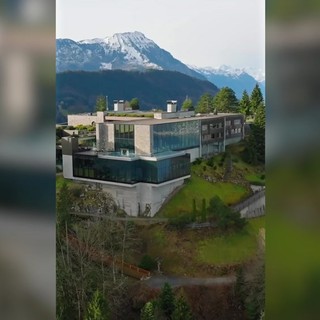 Amato da Hepburn e James Bond, ecco il "resort della pace" tra Usa e Iran