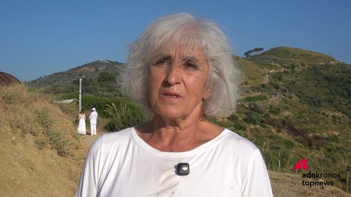 L'attrice Patrizia D'Antona al Rito della Luce a Fiumara d'Arte: "è un progetto artistico che nello stesso tempo mi dà un valore come cittadina"
