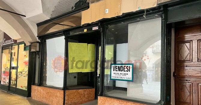 Cuneo, sempre più vetrine spente: il commercio di prossimità arretra e la città si interroga sul futuro