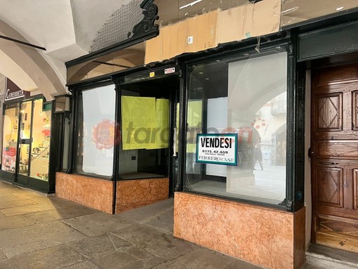 Cuneo, sempre più vetrine spente: il commercio di prossimità arretra e la città si interroga sul futuro