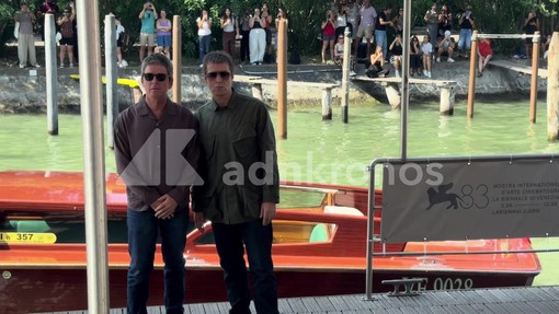Gli Oasis sono a Venezia 83, l'arrivo a sorpresa dei fratelli Gallagher