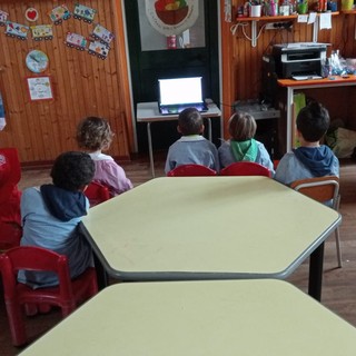 I bambini dell'asilo &quot;don Campana&quot; di San Biagio Mondovì a lezione con i Vigili del Fuoco