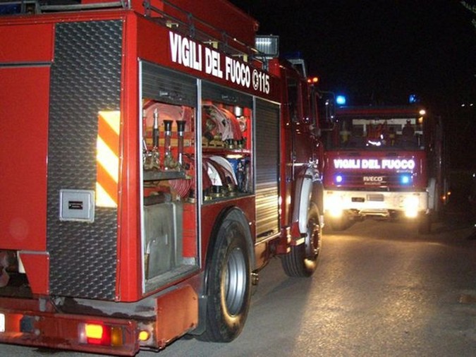 Con l'auto contro un'abitazione a Torre Mondovì: tre feriti nella notte
