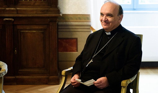 Il vescovo di Alba Marco Brunetti