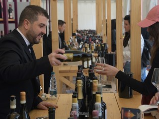 Il vino di qualità di Langhe e Roero sempre più apprezzato all'estero anche perchè capace di raccontare il territorio (Foto Mauro Gallo)